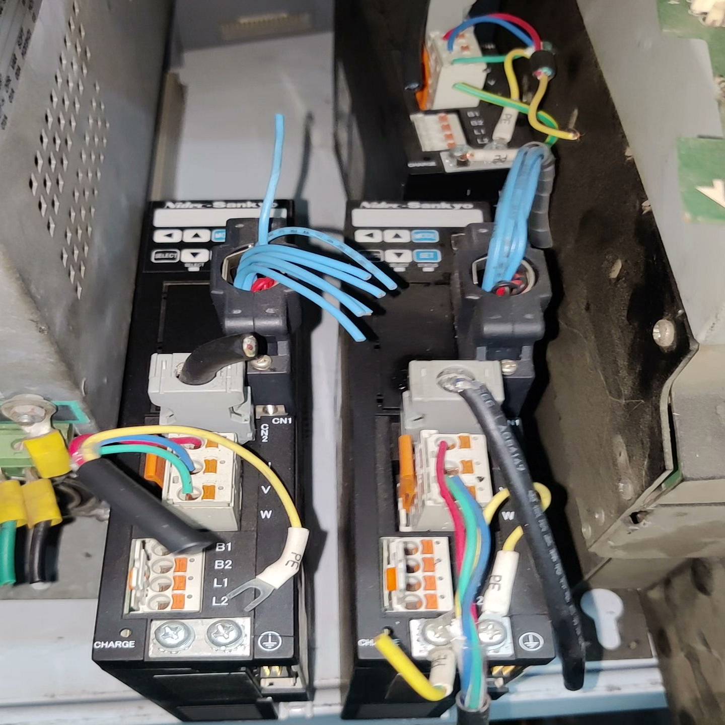 询三协伺服驱动器DA22411，功率400W，，实物图