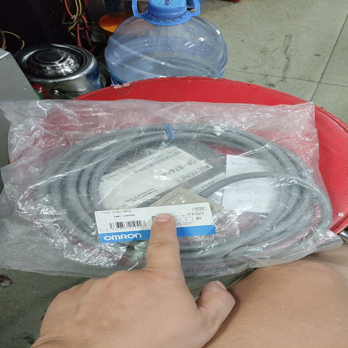 防水行程开关D4C-1402，共实物见图！询价