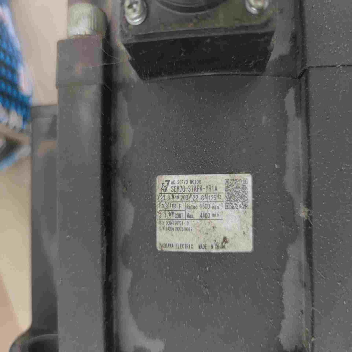 安川机器人YRC1000用电机，3.7KW，SGM7G-37询价