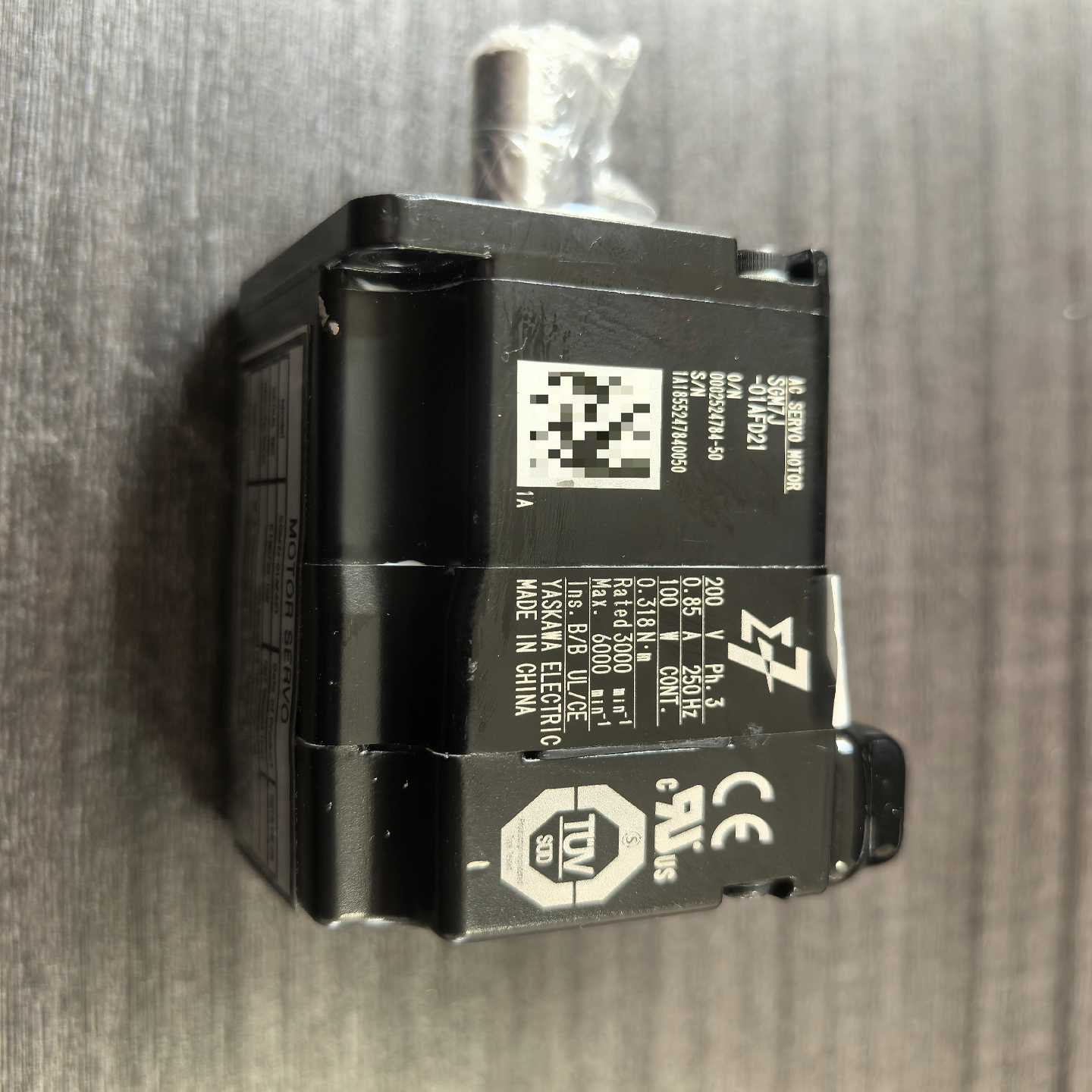 YASKAWA SGM7J-01AFD21，未用过，宝贝实物（佳毅工控）