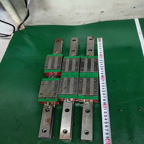 319.上银CG25CA导轨滑块  轨长40cm 3轨6块价~询价