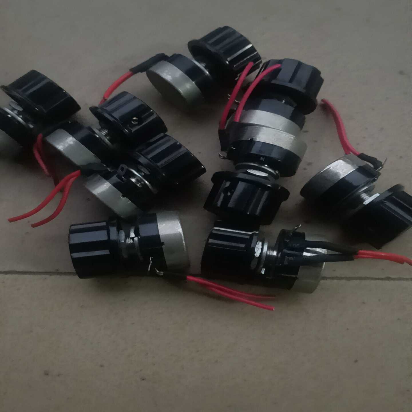 TOCOS单圈碳膜电位器RV24YN20S B204；议价