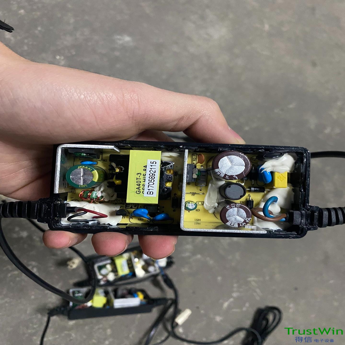 30元3个24v15a冠宇达电源适配器端子口基本全；议价