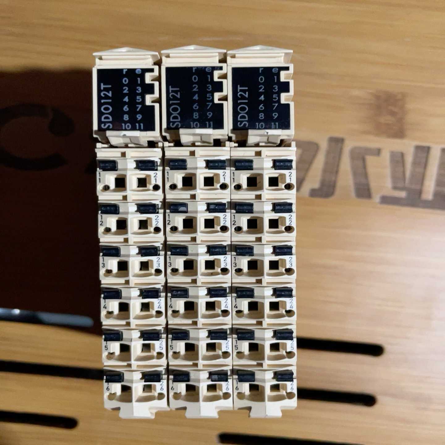 询价~施耐德输入输模块,TM5SDO12T