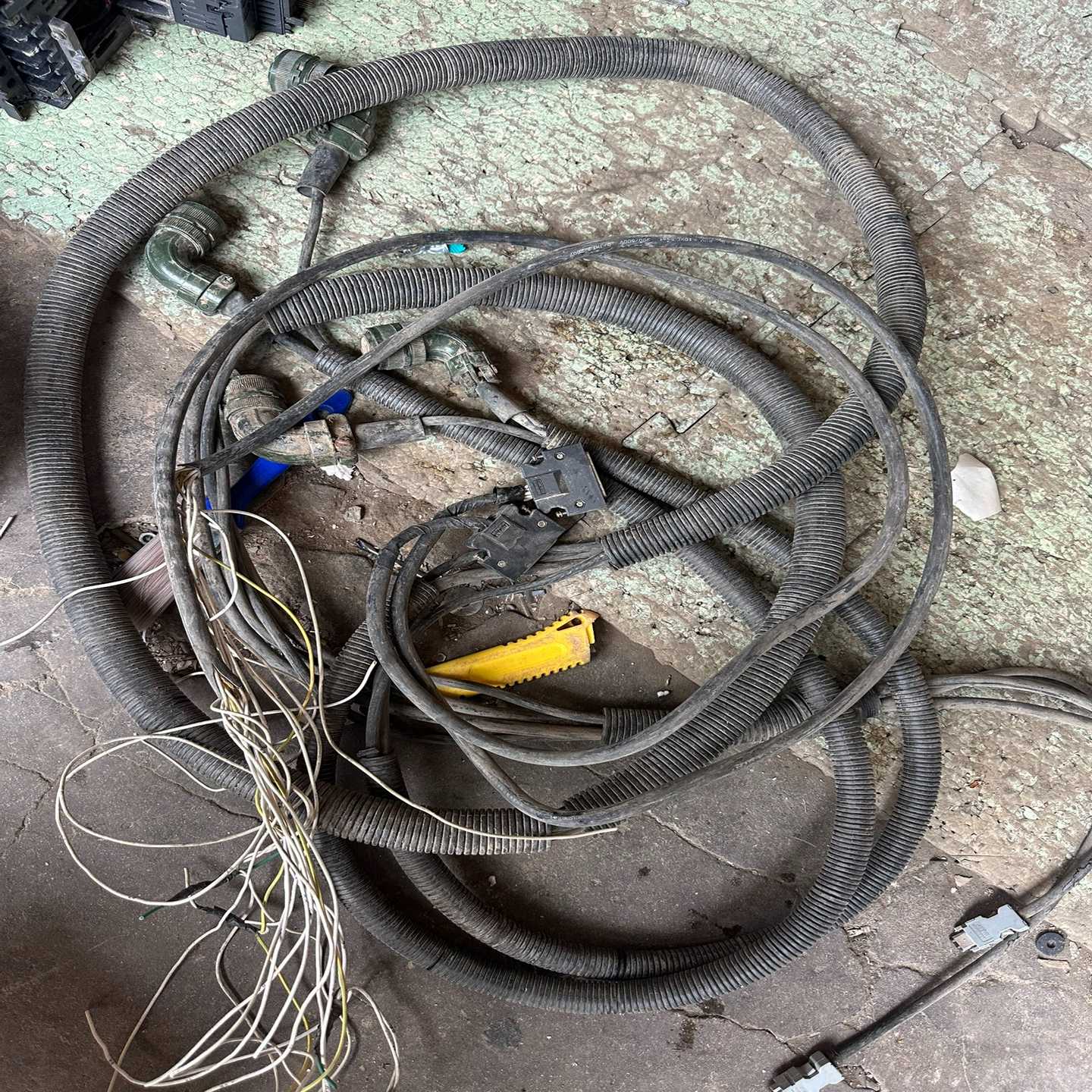 询价YASKAWA二代安川编码器线电机线，伺服电机型号：SGMG议价