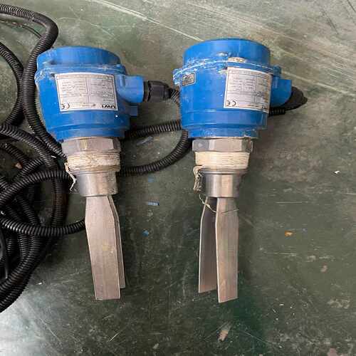 UWT，VN4020 A01DA312，成色不错【侨报商行】