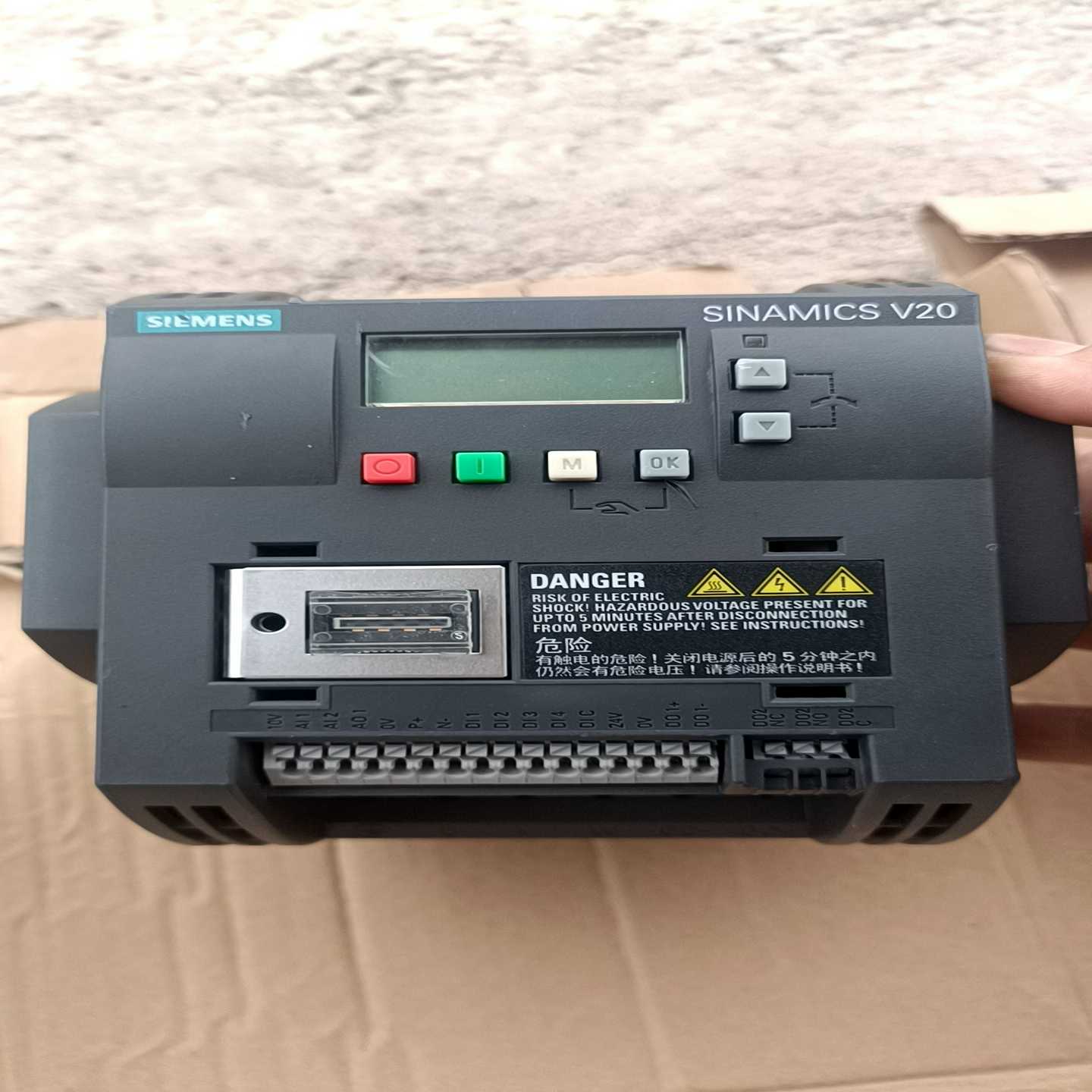 询价~1674#，1.5KW220V，V20变频器，所有功能