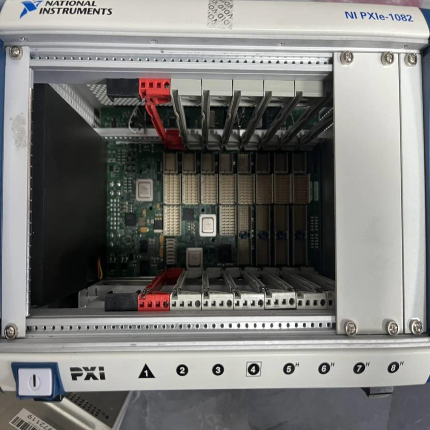 配件NI  PXIE-1082机箱功能正常成色好有意私聊议价议价