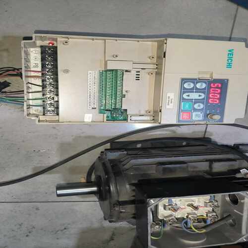 咨询-伟创4KW变频器AC80B-T3-004C还有一个视频里