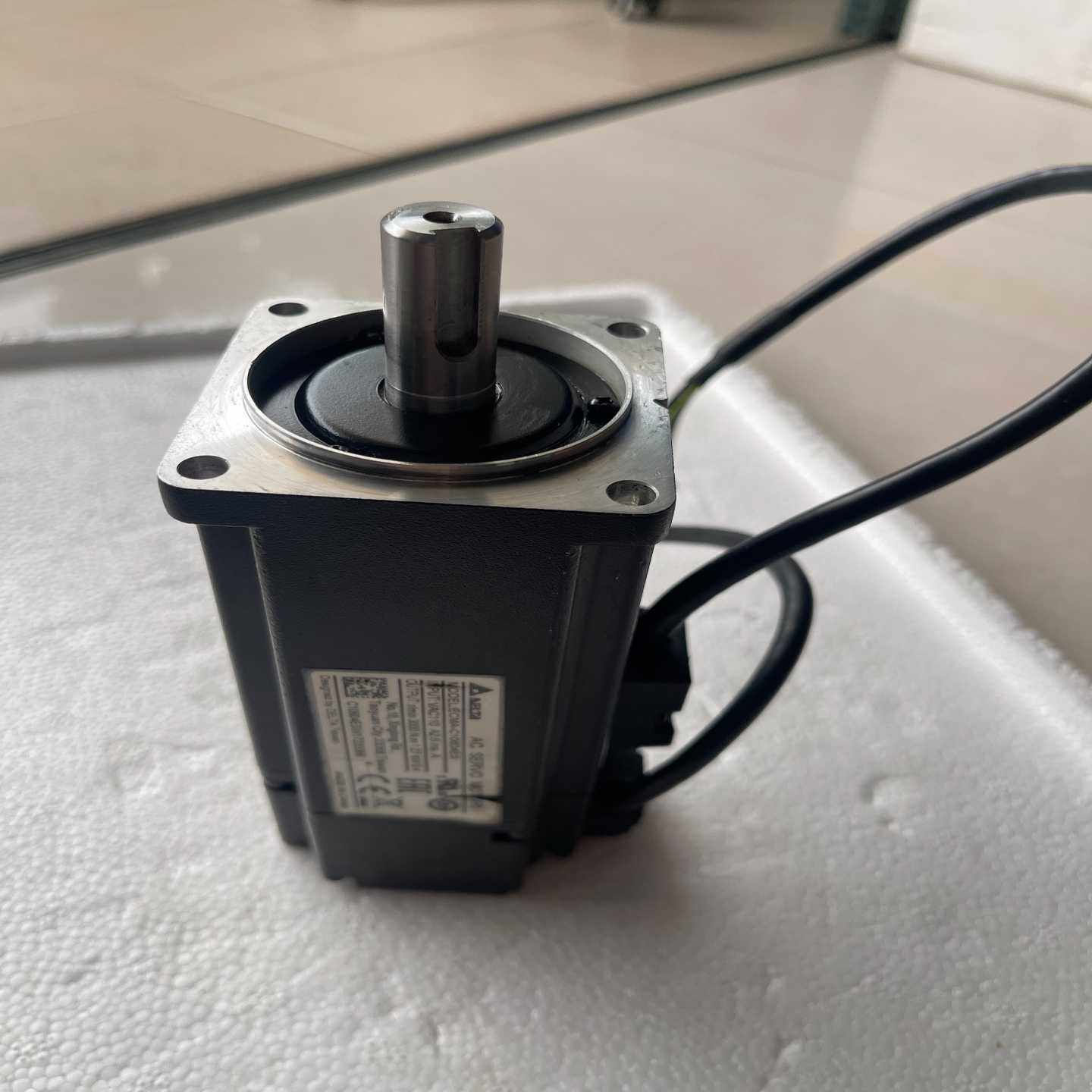 台达伺服电机ECMA-C10604ES，400W--议价商品