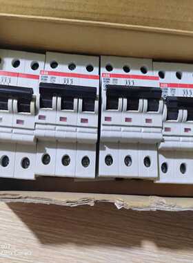 询价~ABB，S263H-C10，库存带包装，三盒每盒四只，一