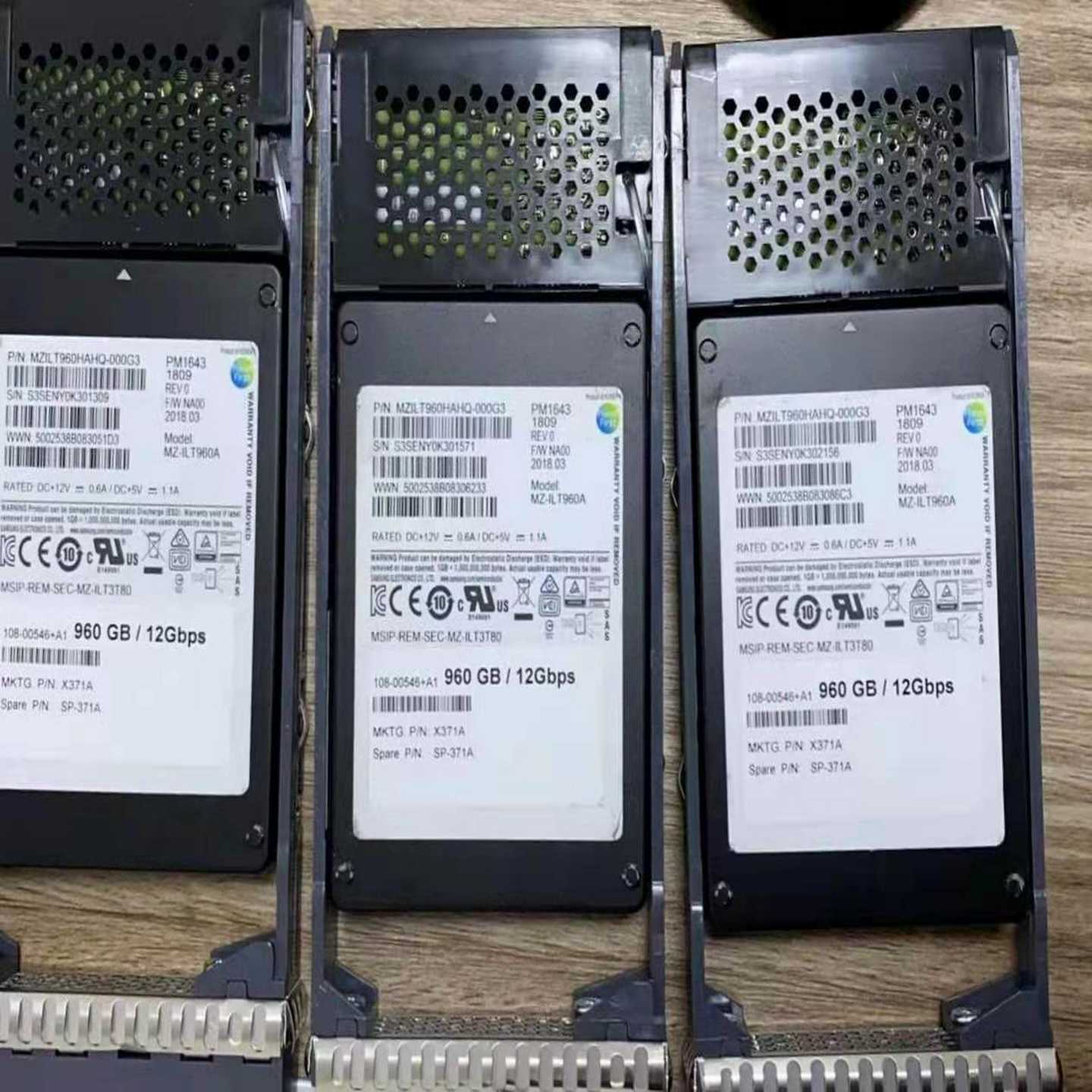 配件固态硬盘NetApp X371A X371A-R6 960GB SAS 12Gb SSD  1议价