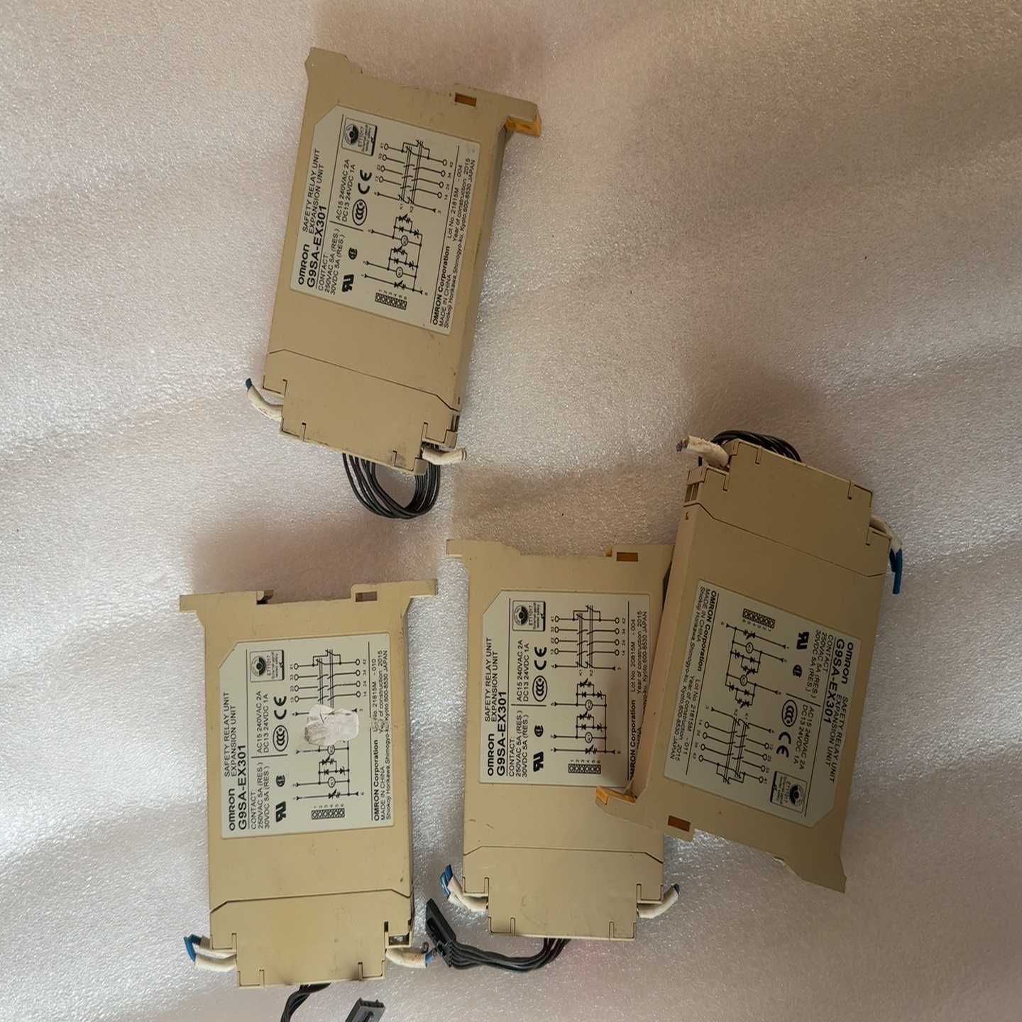 询价~G9SA-EX301实物图，功能，缺端子盖，无