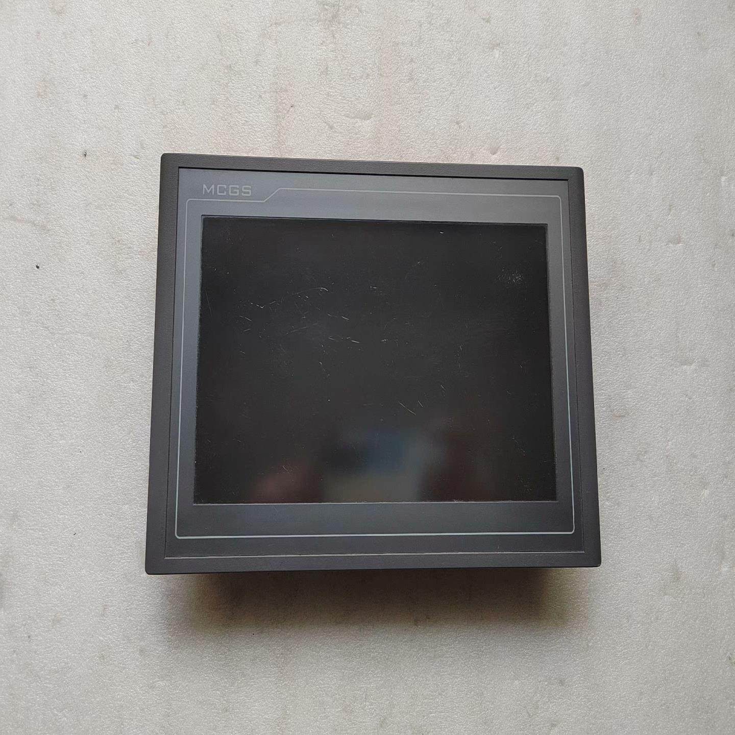 的昆仑通态触摸屏TPC1062KS实物图（佳毅工控）