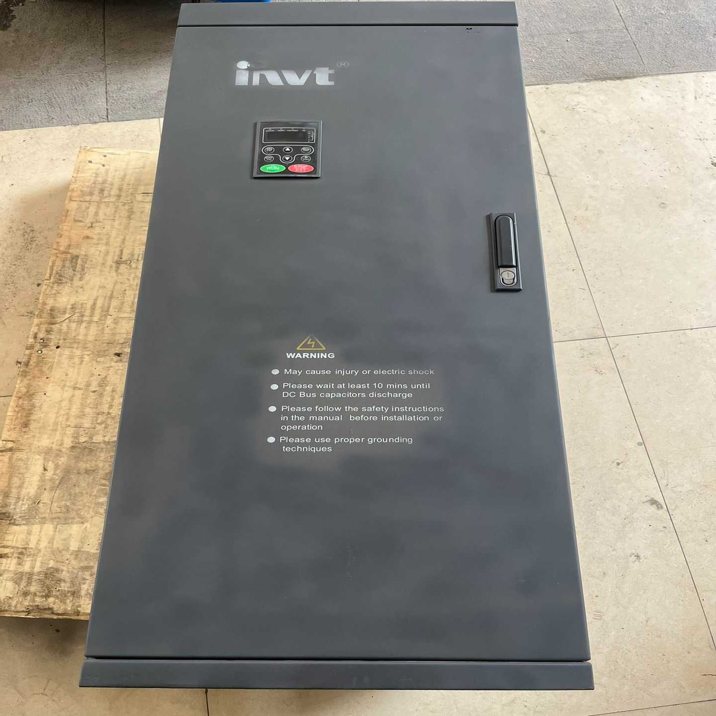 1769-0F8C罗克韦尔PLC模块顺丰9成新，实物~询价