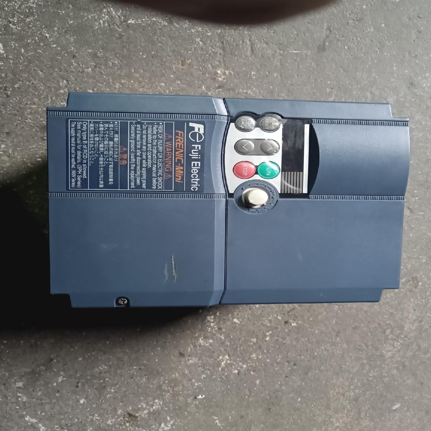 富士FRN3.7C2S-4J变频器3.7kw/380v（佳毅工控）