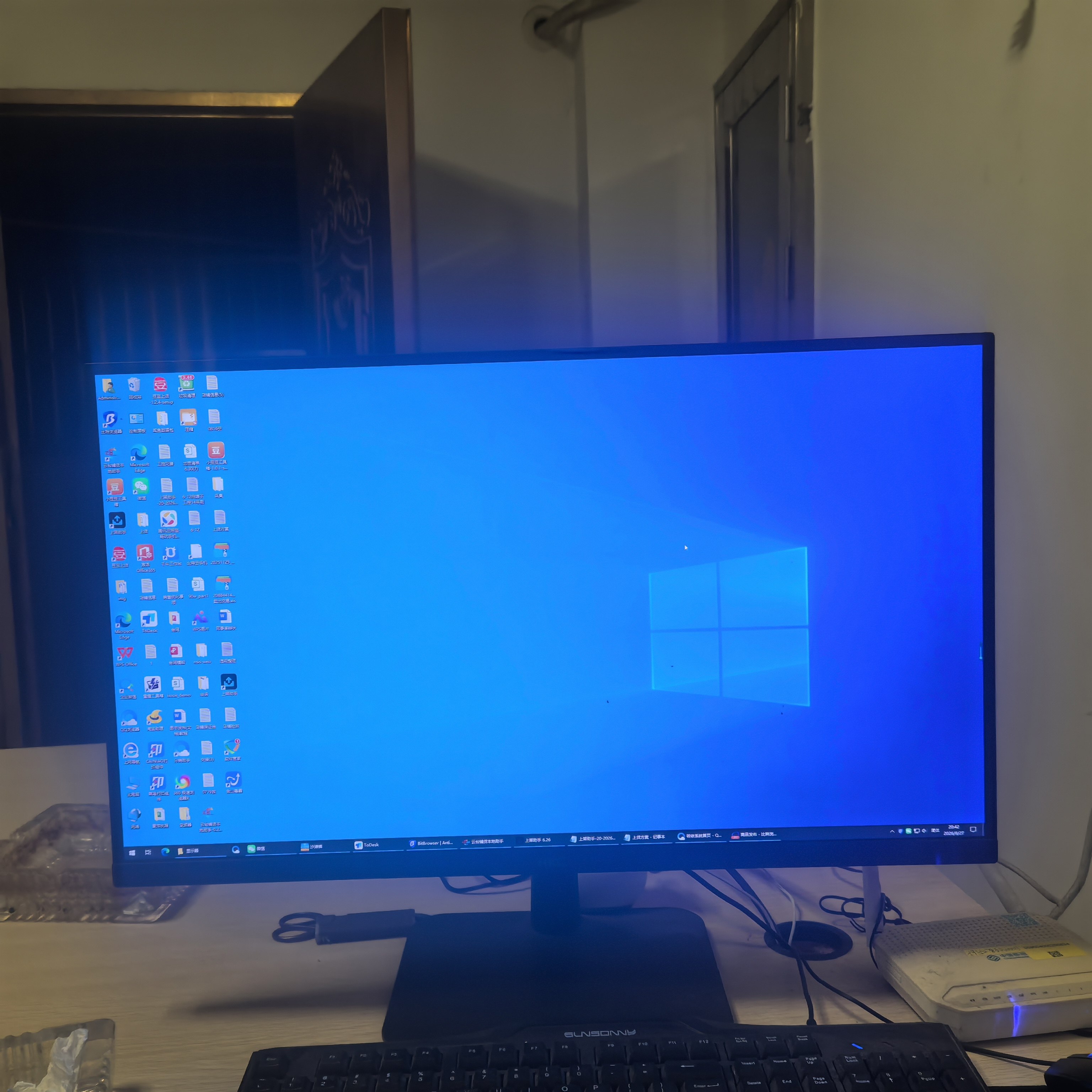 议价二手电脑显示器高清LED液晶显示屏多功能一体机屏幕图片