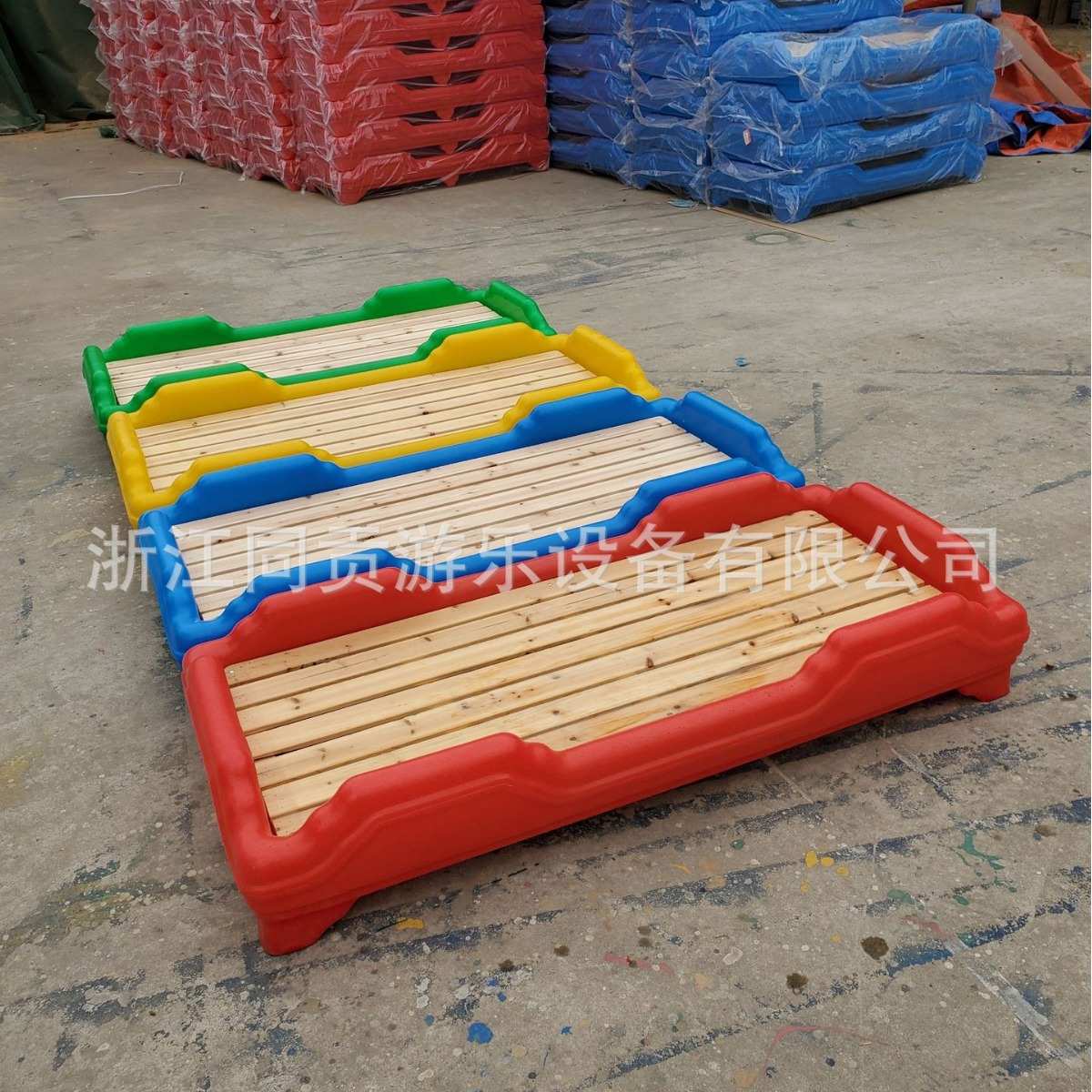同贡幼儿园塑料床儿童床幼儿床加厚滚塑床午休叠叠床家用宝宝床