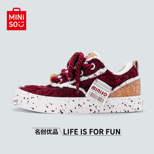 名创优品酒红小香风帆布鞋滑板鞋