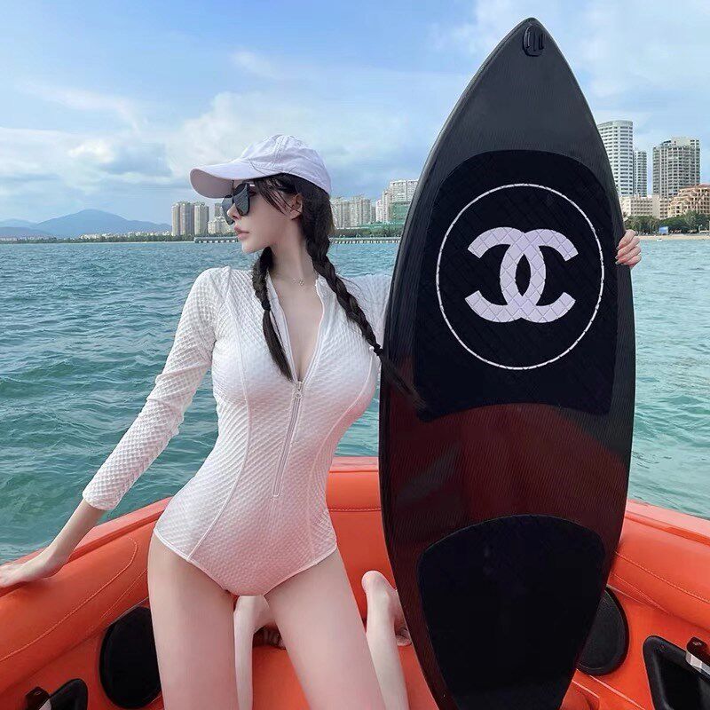 连体游泳衣女白色水母服网红遮肚显瘦冲浪潜水服2025新款长袖防晒