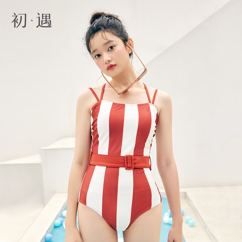 初遇新款儿童少女泳衣学生可爱甜美阳光沙滩度假红白条纹连体泳装
