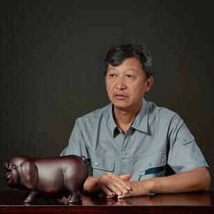 黑檀实木雕刻猪摆件吉祥物一对可爱生肖动物办公室桌面酒柜装饰品