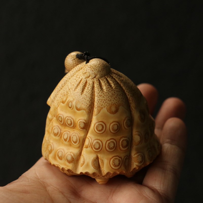 精品纯手工雕刻天然满钉老竹根莲蓬手把件竹根雕把玩活籽莲籽荷花