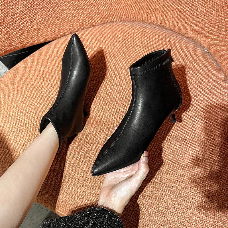 小跟短靴女秋冬工作鞋2024年新款尖头细跟3cm百搭黑色裸靴高跟鞋