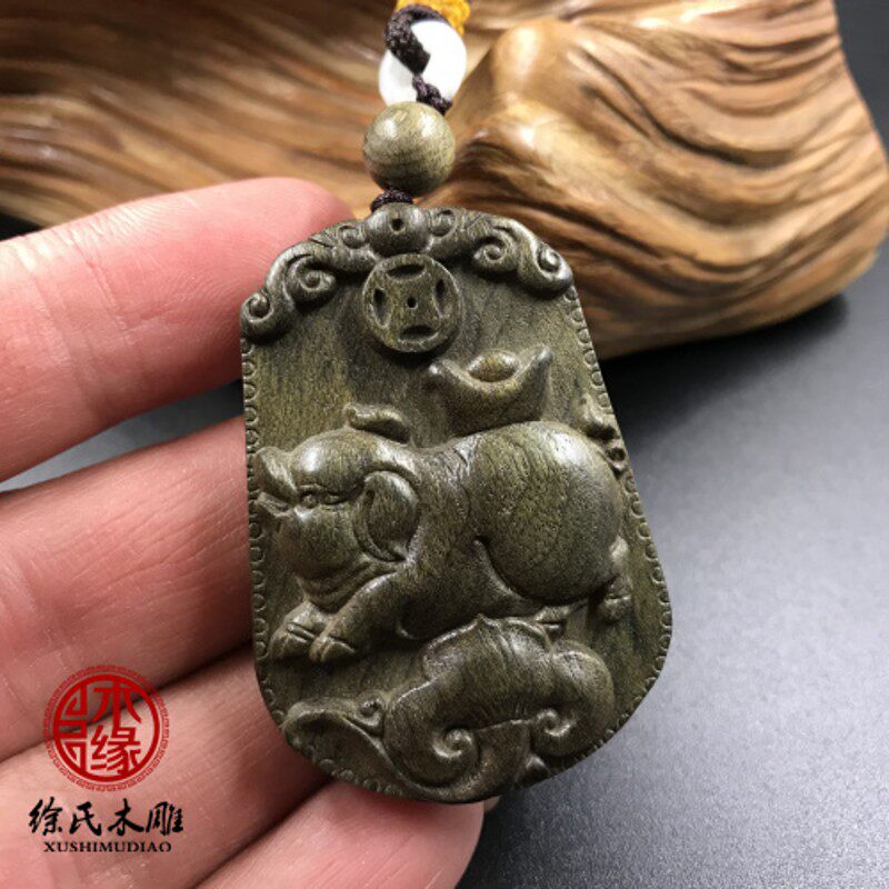 金丝楠生肖猪吊坠 木雕猪挂件 楠木阴沉绿色料猪 木头牌子 礼品