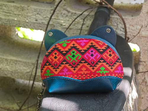 广西非遗壮锦猫咪包牛皮可爱招财猫造型手机包零钱包手拿斜挎