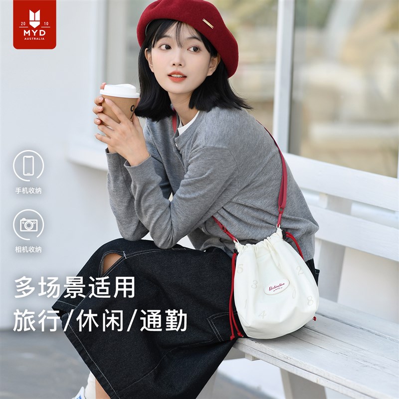 相机斜挎包女2025新款单肩小众可爱通勤旅行大容量字母抽绳手提包