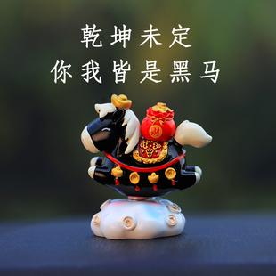 可爱生肖马年吉祥物网红公仔汽车摆件车载高级感车上中控台装饰品