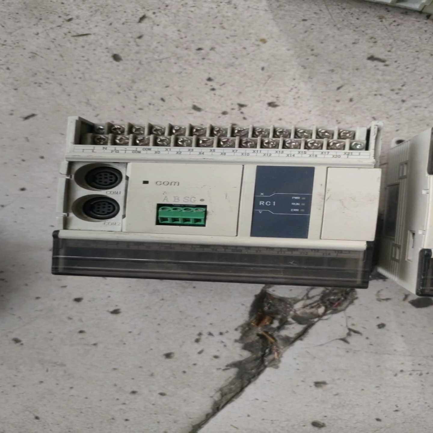 信捷RC1PLC两台，成色自定义，缺端盖，功能，20询价