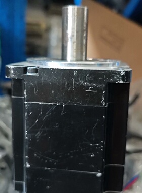 安川7系伺服电机SGM7J-08A7L-CM12，750W功--议价商品