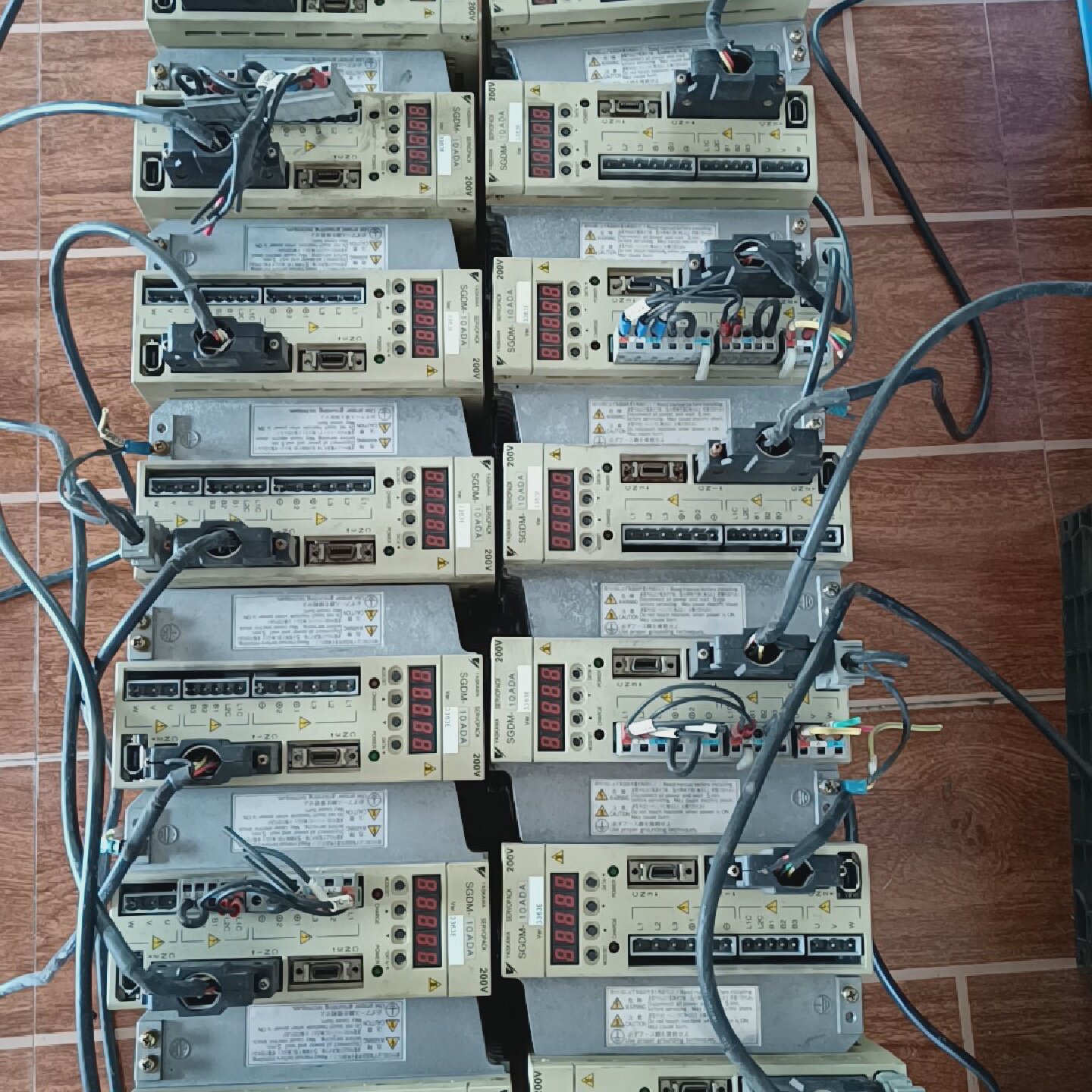 安川SGDM-10ADA驱动器功能正常成色如图需要联系询价