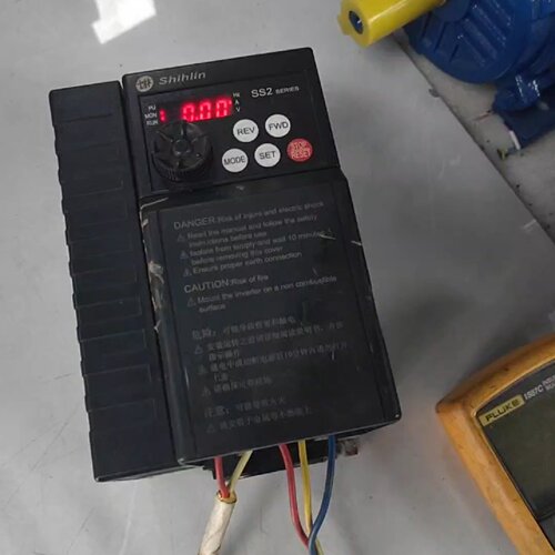 寻X士林变频器3.7KWSS20433.7K成色如图每