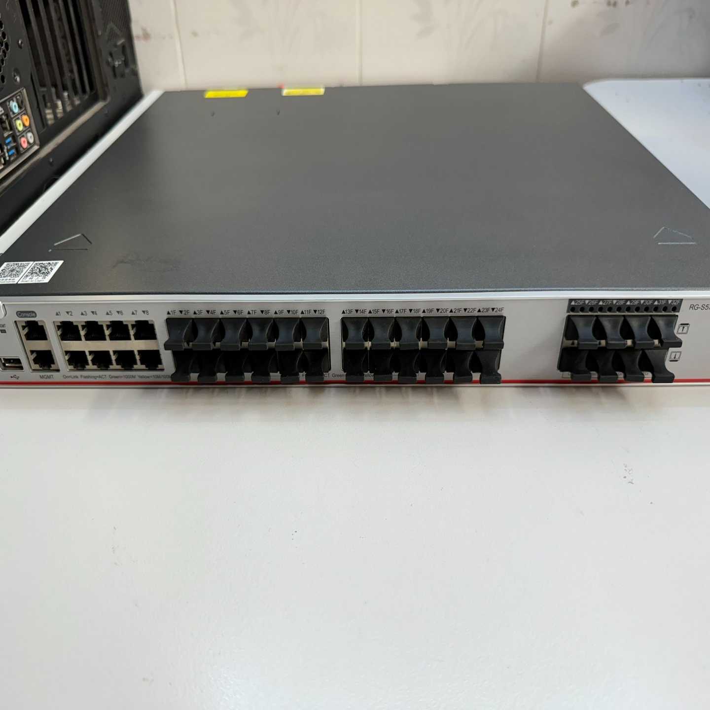 锐捷RG-S5760C-24SFP/8GT8XS-X
