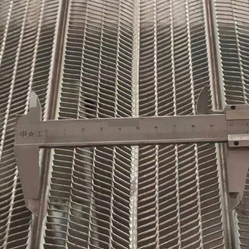 轻钢别墅隔断灌浆用有筋扩张网镀锌灌注免拆钢箱网膜灌浆专用网膜