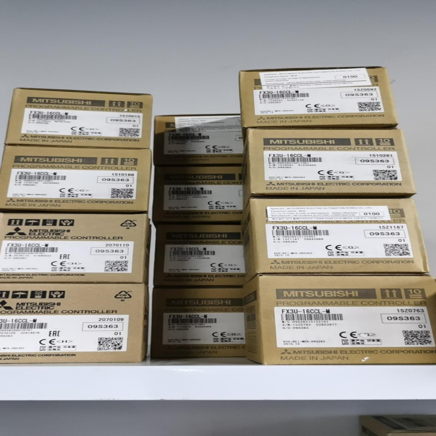 全新原装三菱PLC，型号FX3U-16CCL-M，日本制造。