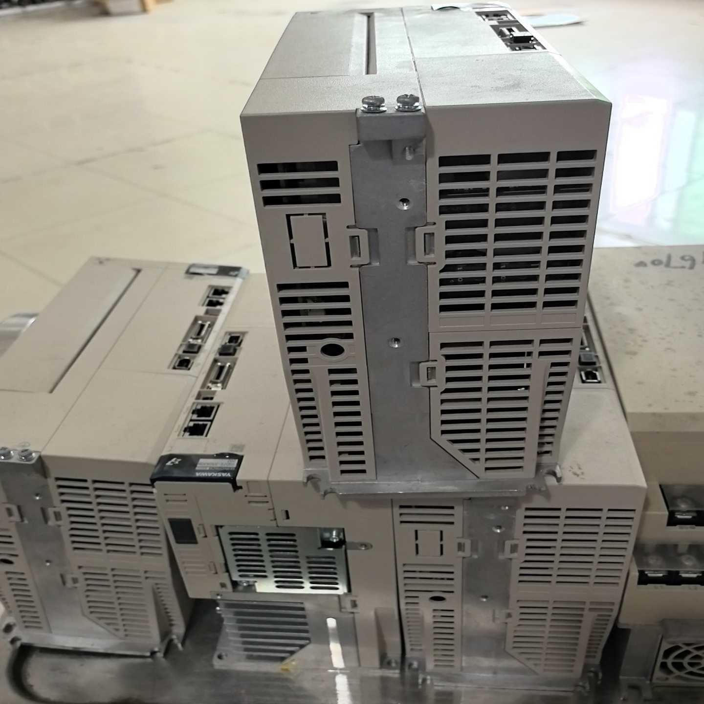 SGD7S-330A30B202，性能稳定，轻微使用痕迹。适--议价商品