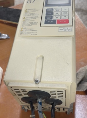 议价安川2.2KW变频器CIMRG7A42P2成色如图原相