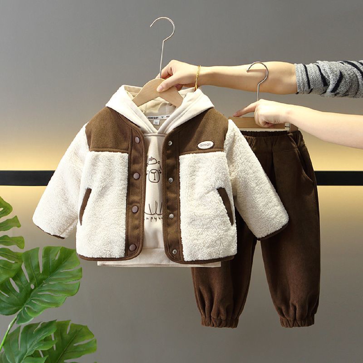 男童冬季套装2024新款儿童韩版加绒加厚三件套宝宝冬毛毛衣外套