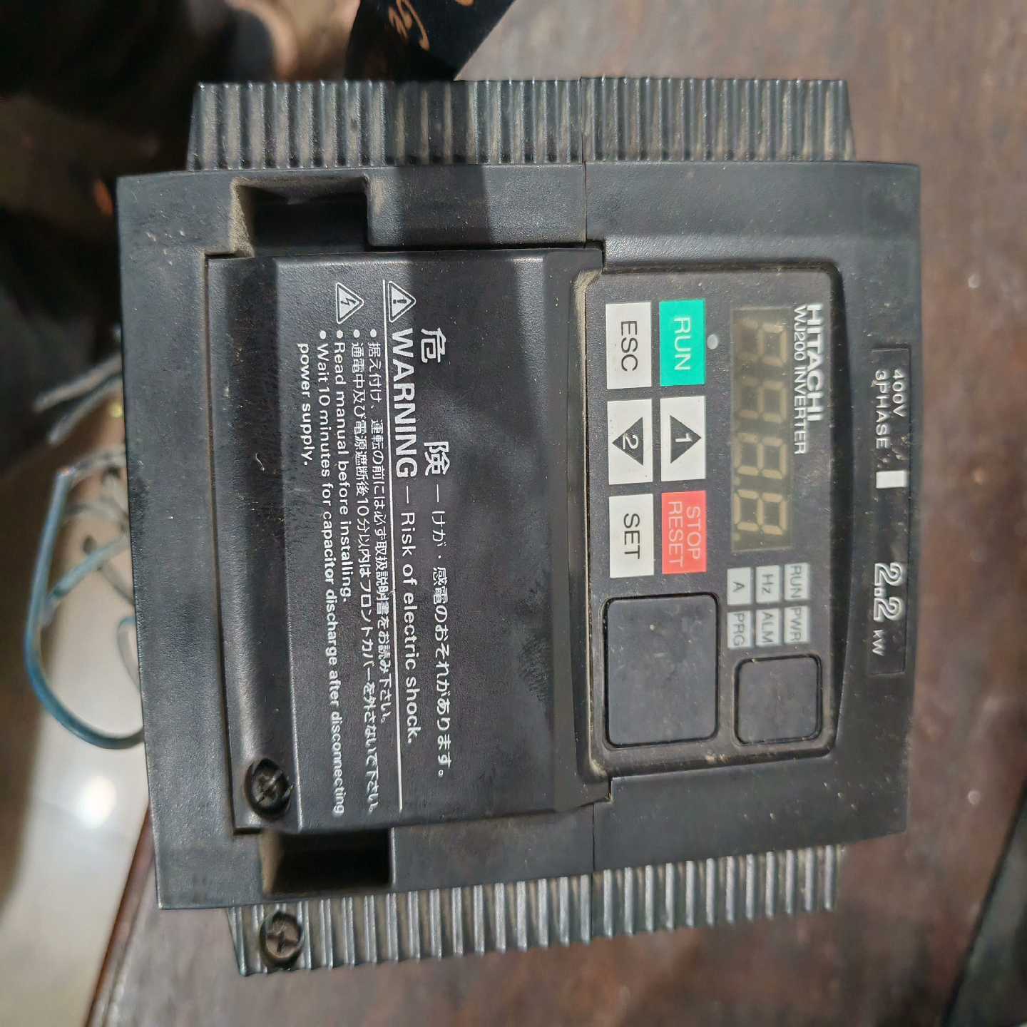 日立变频器。2.2千瓦。wj200-022hfc-m，380询价