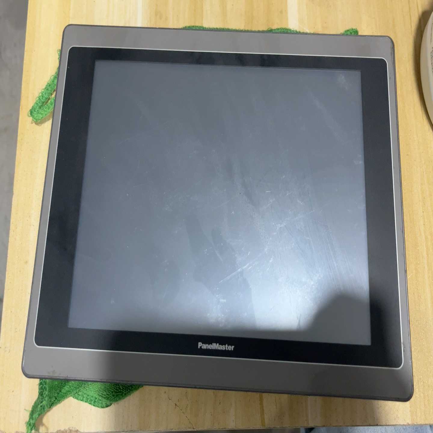 （议价）屏通人机PT104-TST4B-F1R4C00，实物