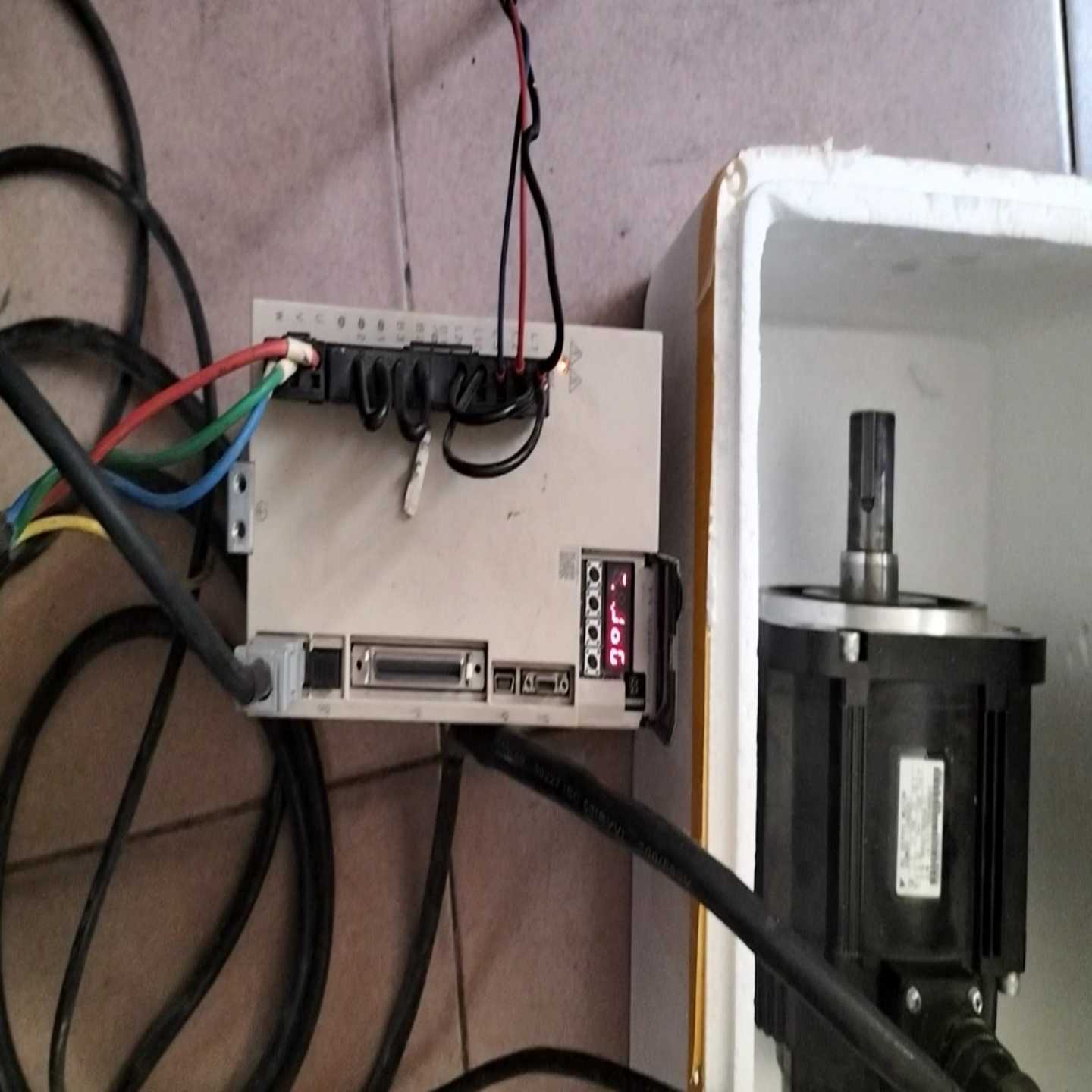 【议价】安川7系1.5KW伺服驱动器SGD7S-120A00适用