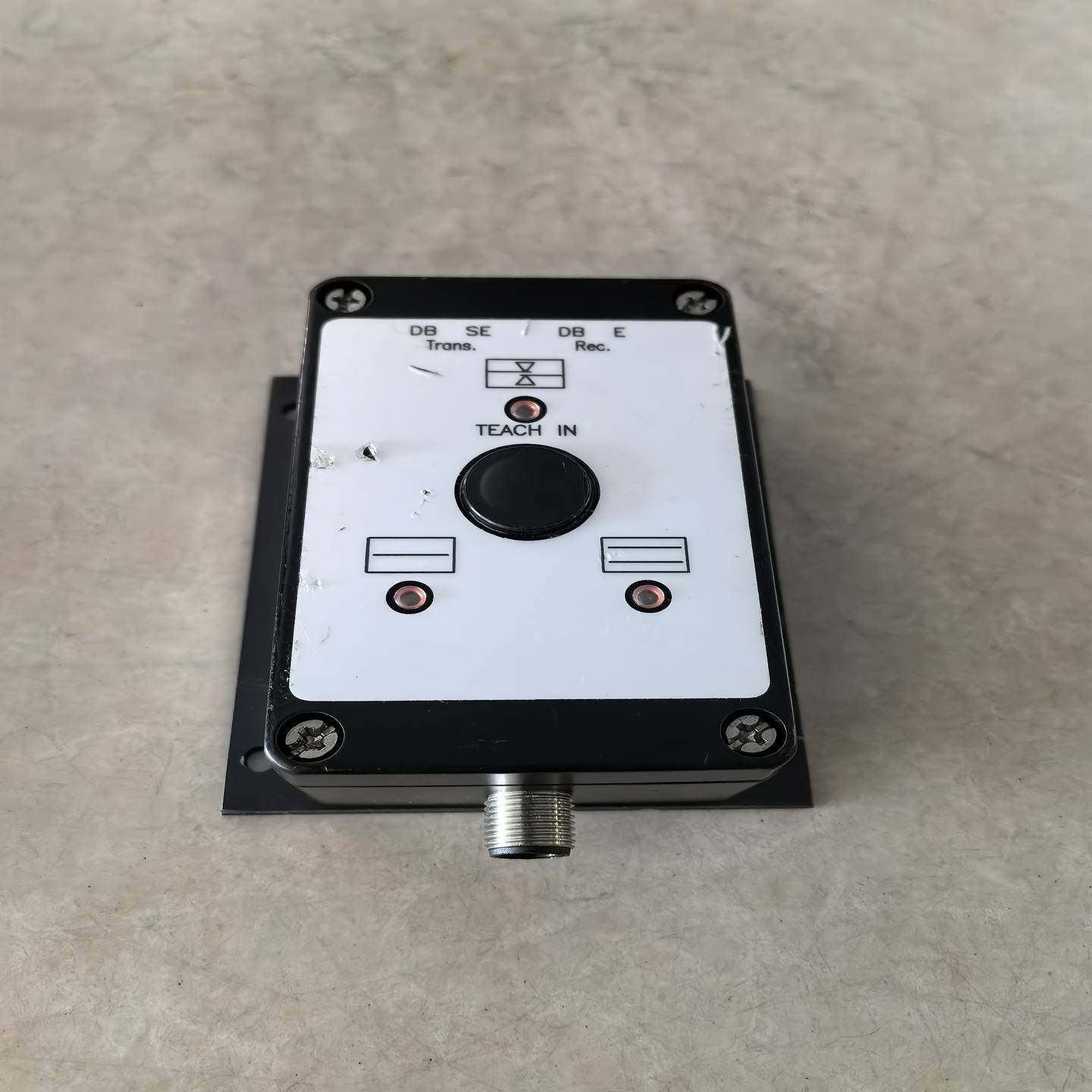 Leuze劳易测传感器单双张传感器VDB112B/6P50107002原装{议价}