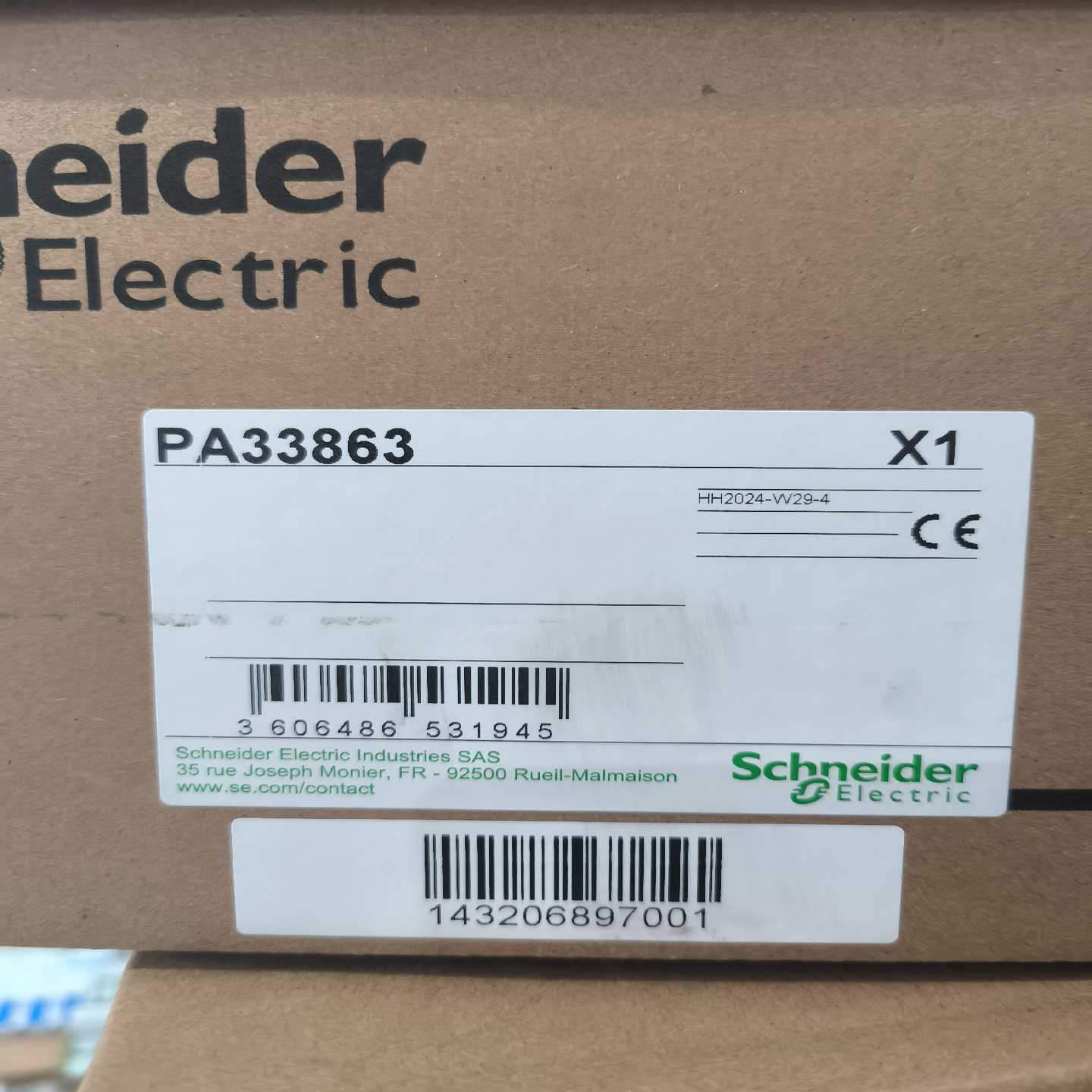 询价施耐德黑色手柄及面罩PA33863全新原装正品，数