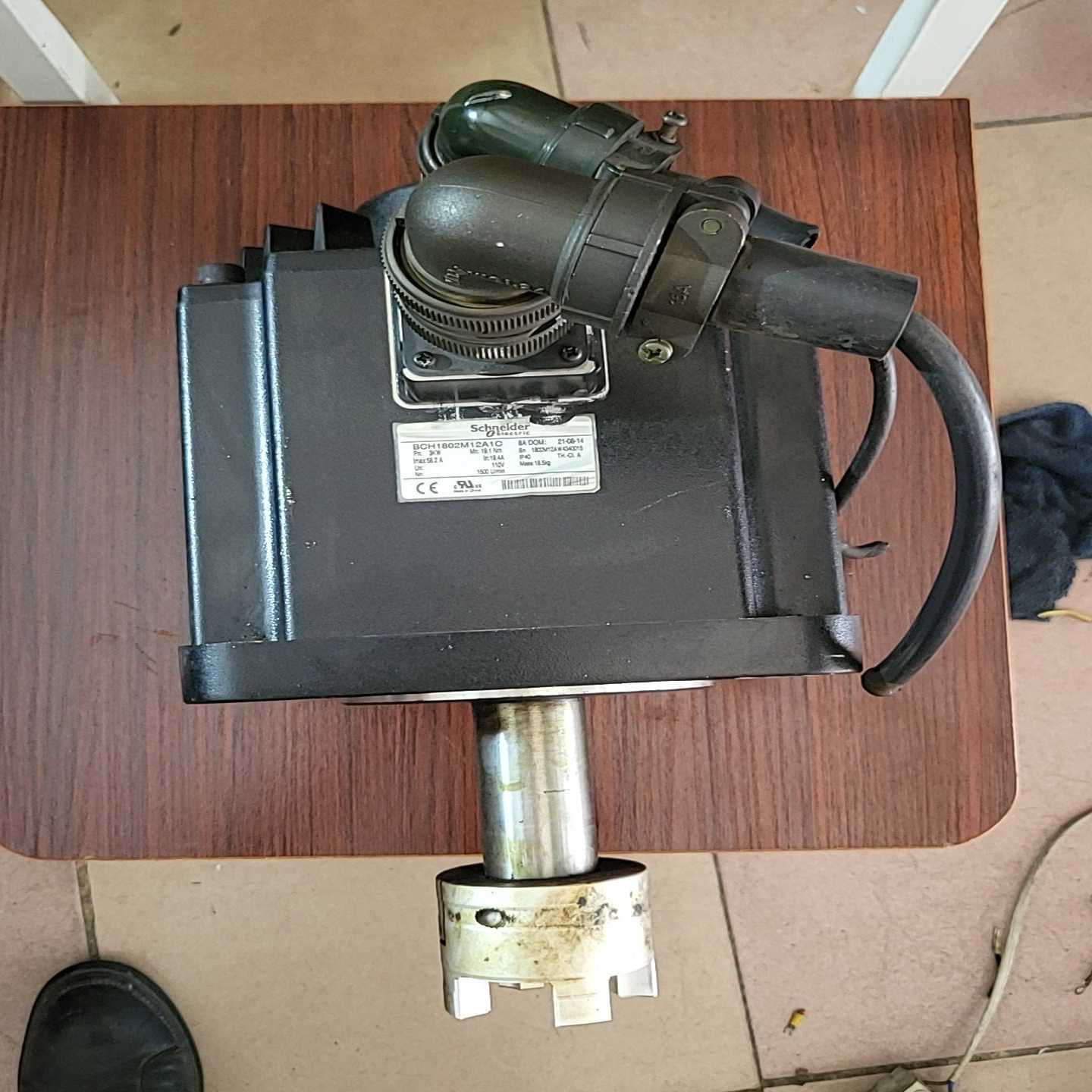 施耐德伺服电机BCH1802M12A1C，3KW，110V，--议价商品