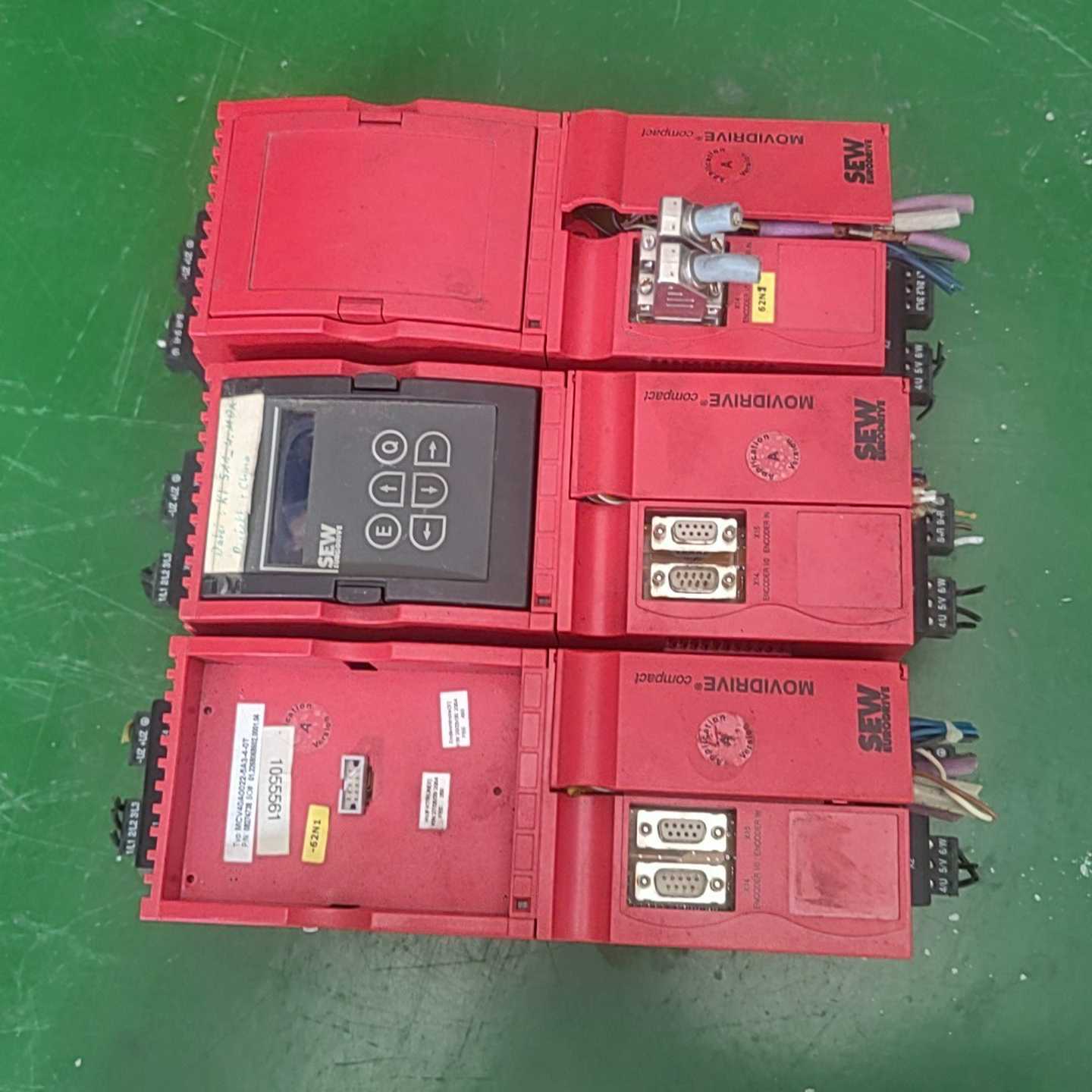 议价SEW变频器驱动器MCV40A0022-X5A3-4-0T，德现货/维修