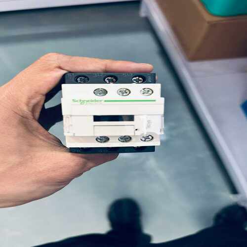 接触器型号LC1D09件未使用过无包装盒了，接询价